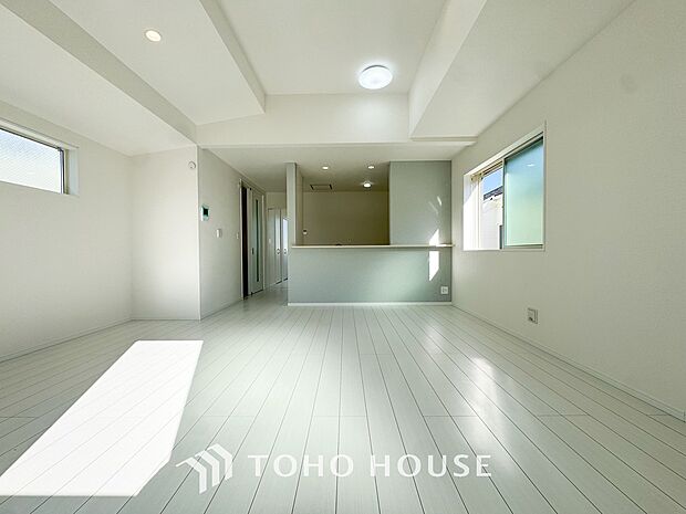 ホワイトナチュラルのテイストが、自然体で過ごせる心地良さ生み出しています。