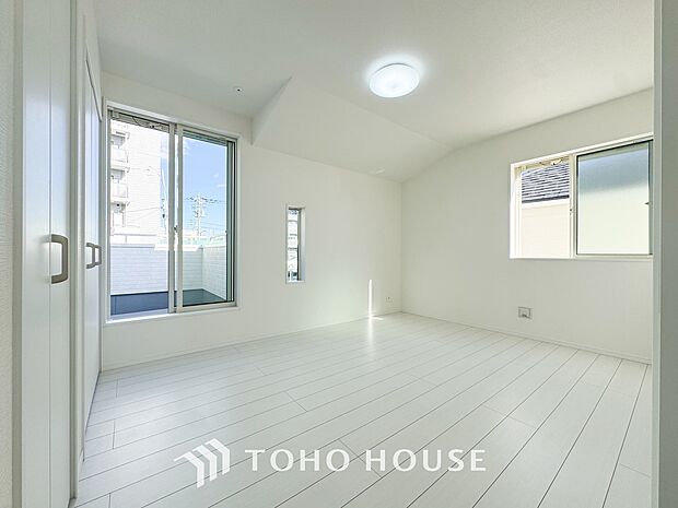 白を基調とした室内は、明るい住空間を造り出すだけでなく、清潔感をもたらしてくれます。