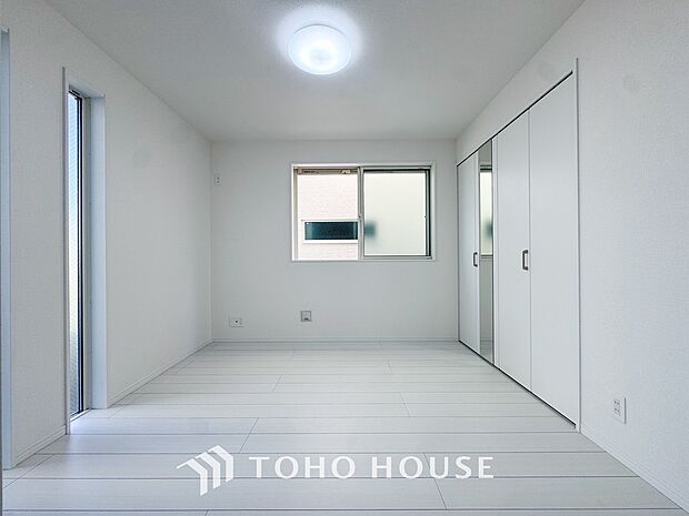 快適な光を取り入れ、心地よい風を取り入れます。心と体をゆったりと安らげる寝室。