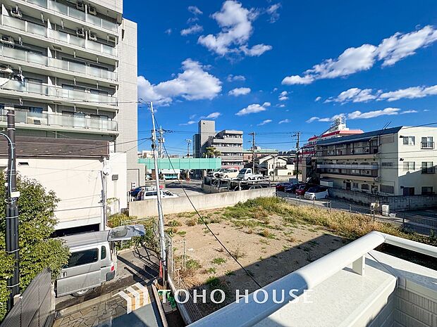 その豊かな眺望にふさわしい空間には、通風・採光にも優れ、心地よい光と風があふれています。