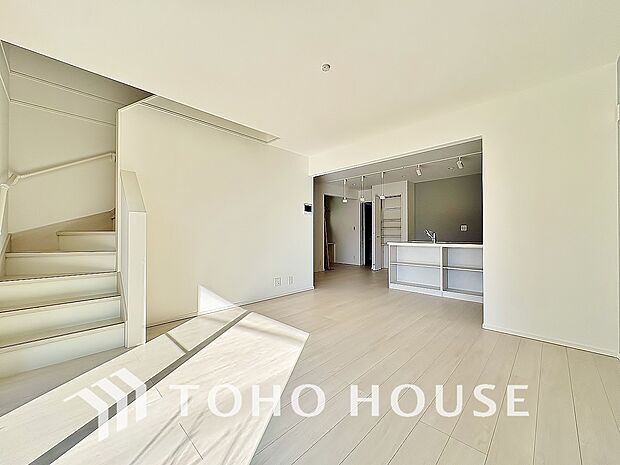 造りこんだ空間演出の妙が生み出す光と質のハーモニーはこの住宅のクオリティの良さを実感させてくれます。