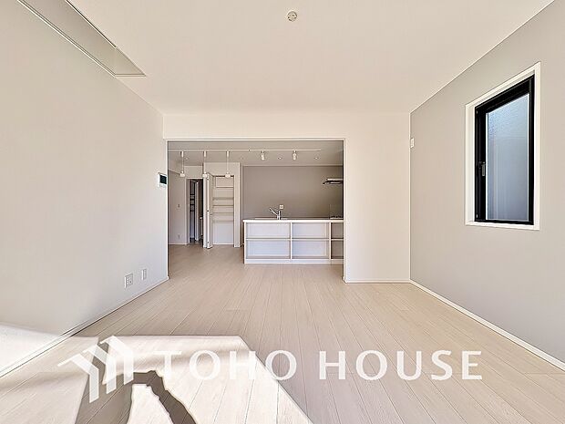 作り手の「気持ちの良いリビングでお過ごししていただきたい」という思いを感じさせます。