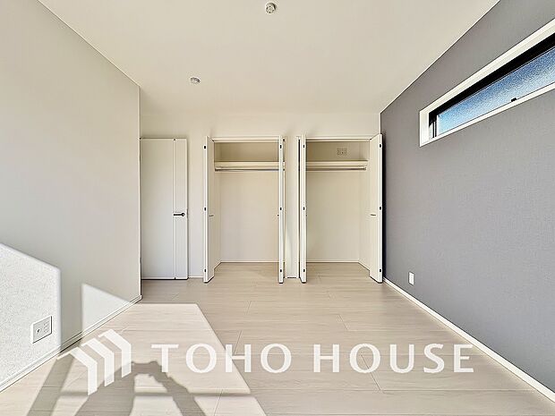 一日の疲れを癒やしてくれる主寝室。時を忘れて過ごす場所として過ごせるお部屋。