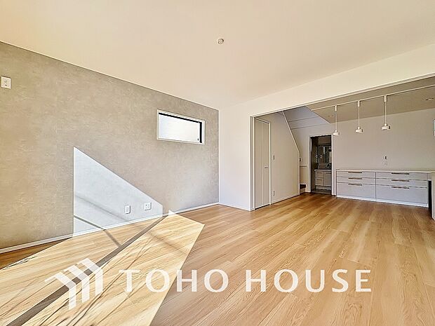 造りこんだ空間演出の妙が生み出す光と質のハーモニーはこの住宅のクオリティの良さを実感させてくれます。