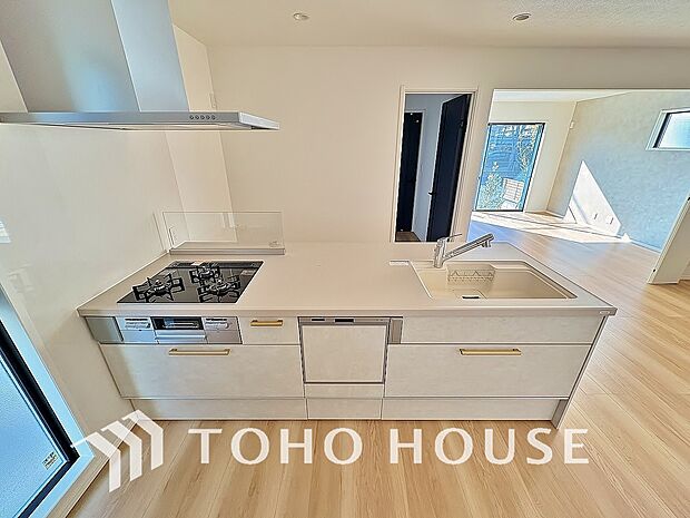 広々キッチンを採用。みんなで作った料理を召し上がりながらの会話は、どのような物になるのでしょうか。