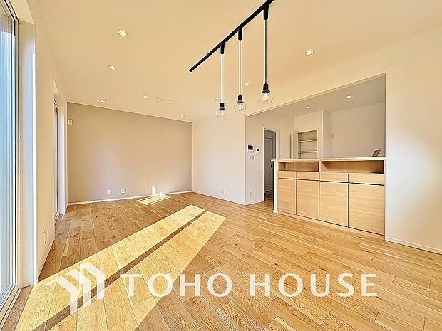 造りこんだ空間演出の妙が生み出す光と質のハーモニーはこの住宅のクオリティの良さを実感させてくれます。