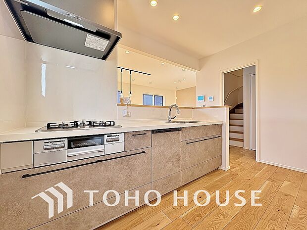 お料理の上手な方が独壇場でお料理の腕を披露するスタイルに向いているキッチンです。