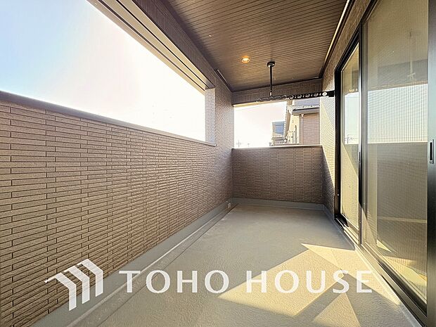 夜空の煌めきや、室内への通風や採光へ一役。ガーデニング等も充分に楽しめる広さを確保しております。