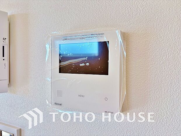 床暖房を設けられたリビングには、陽射しとともに、少しづつ装いを変える街の景観を眺めながら寛ぎの時間をお楽しみ頂けます。空気を汚さずに、優しく室内を快適な温度に保ちます