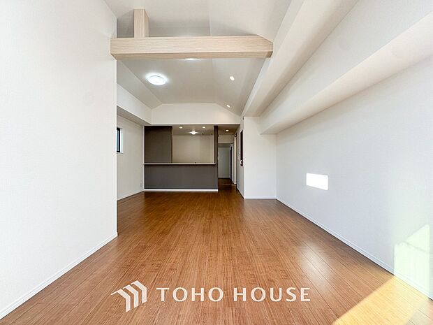 ホワイトナチュラルのテイストが、自然体で過ごせる心地良さ生み出しています。