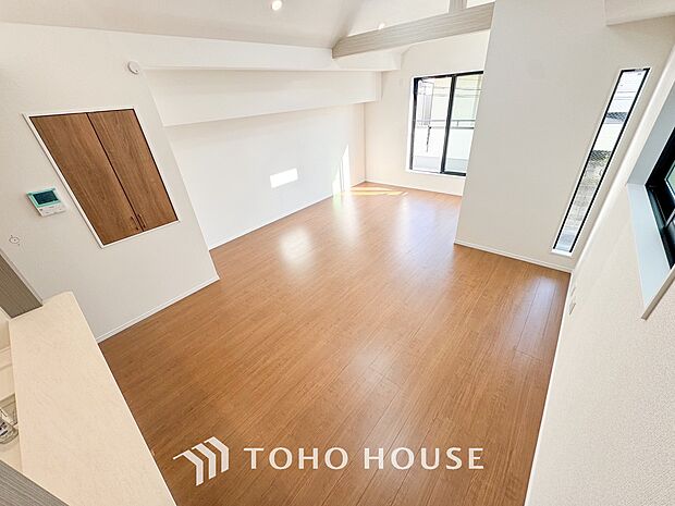 家族皆が集まる場所だからこそ、一番明るく使い勝手のいい空間に仕上げております。