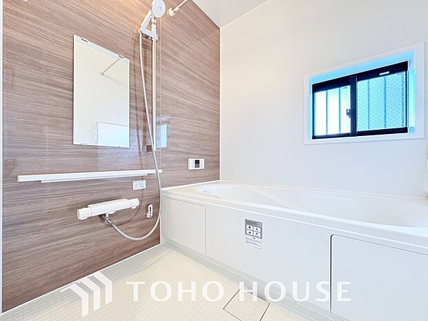 一日の疲れを癒すための心地よいバスタイムを演出する浴室はゆとりあるサイズを採用。