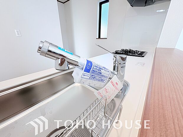 浄水器ボタンひとつで浄水と原水に切り替えられる浄水器一体型水洗を使用。