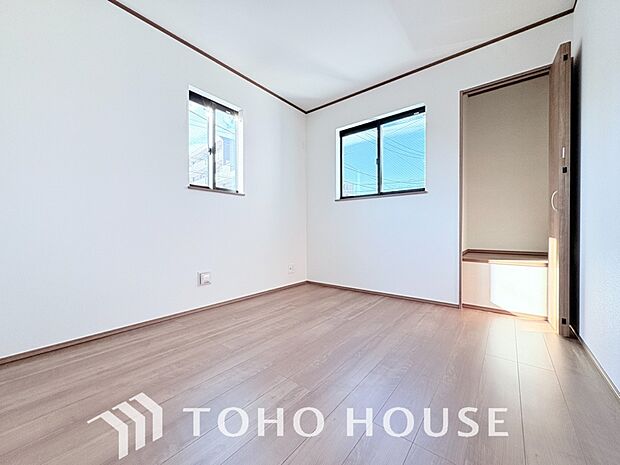 お子様の心と身体を見守る子供部屋として、小さな自立心を育むお部屋作りを見越してご覧下さい。