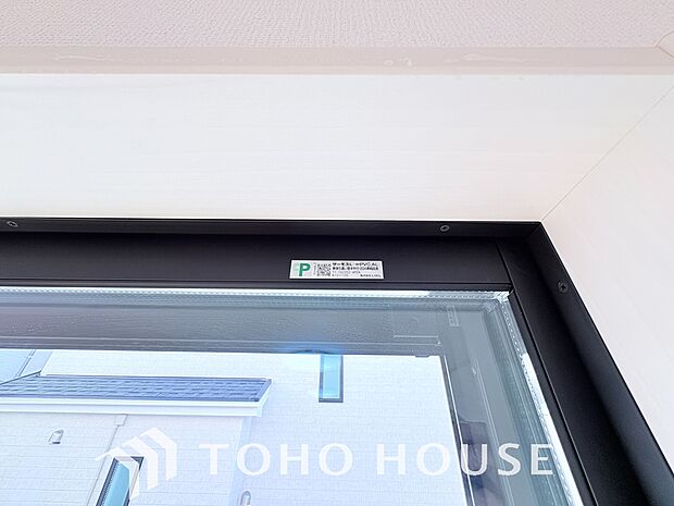 二重窓には断熱・結露防止の他に、防音・防犯などのメリットもございます。