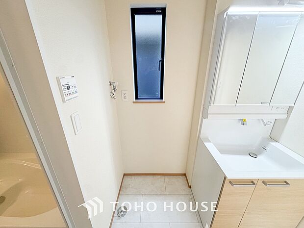 洗濯機を配置しても十分なスペースを確保しております。