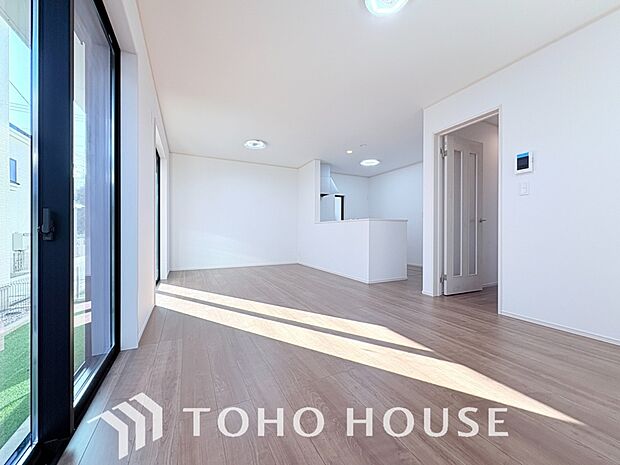 作り手の「気持ちの良いリビングでお過ごししていただきたい」という思いを感じさせます。