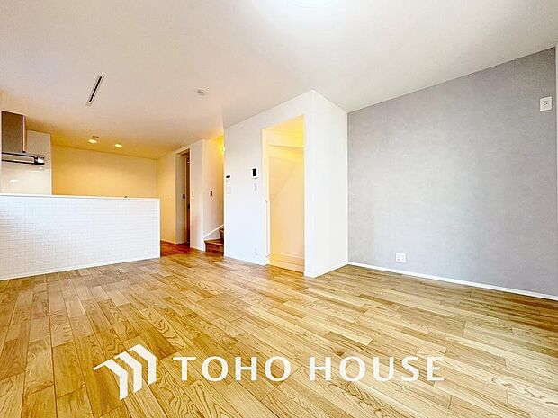 光と風があふれる開放的なリビングダイニングには自然と家族みんなが集まってきます。