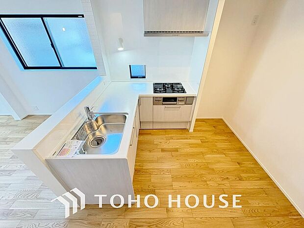 充実した収納スペースを搭載したシステムキッチンは、日々の家事がはかどります。