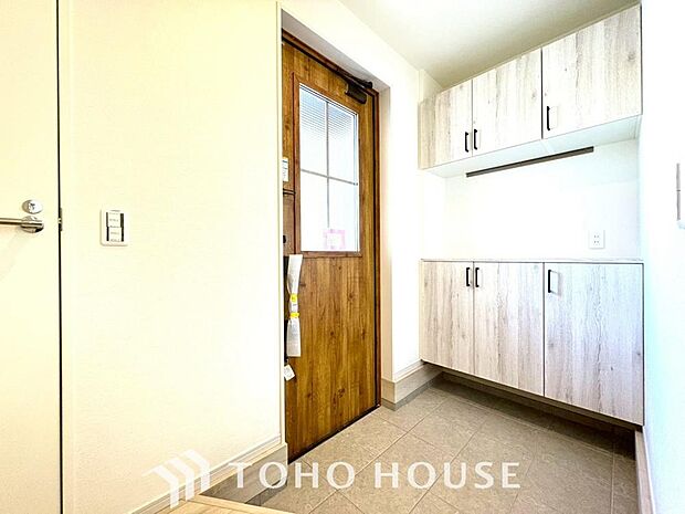 ダウンライトを使用しお洒落に演出。帰りたくなる家をテーマに設計。いつも「人」と「家」の間に・・・。