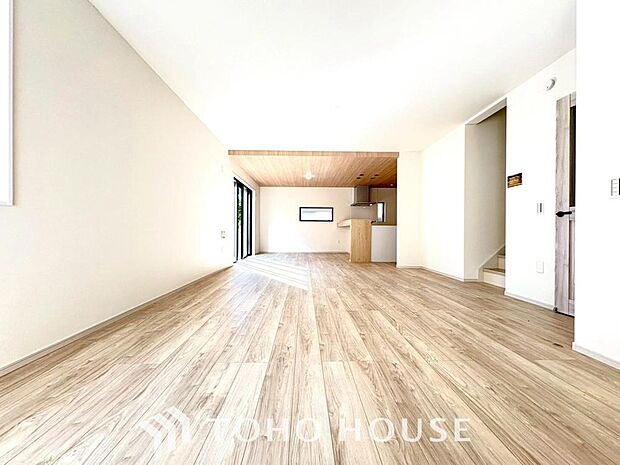 造りこんだ空間演出の妙が生み出す光と質のハーモニーはこの住宅のクオリティの良さを実感させてくれます。