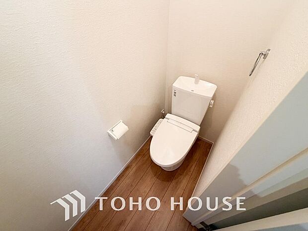 清潔な空間であって頂けますように、目に留まるだけではなく汚れをふき取り易いフロアと壁紙をチョイス。