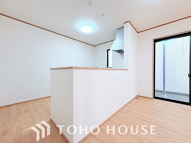 ご家族みんなで調理ができる位のスペースを実現したキッチン空間となっております。