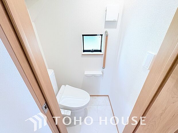 清潔な空間であって頂けますように、目に留まるだけではなく、汚れをふき取り易いフロアと壁紙をチョイス。