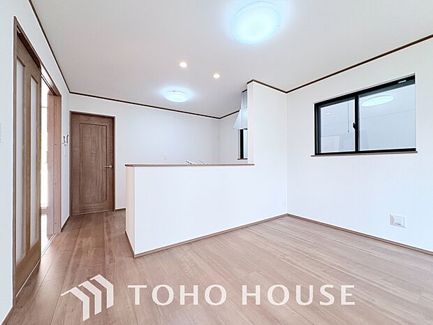 ご家族みんなで調理ができる位のスペースを実現したキッチン空間となっております。