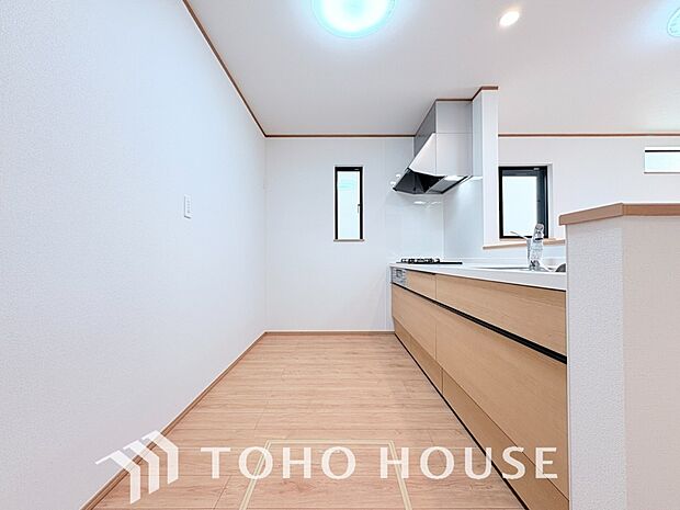 ご家族みんなで調理ができる位のスペースを実現したキッチン空間となっております。