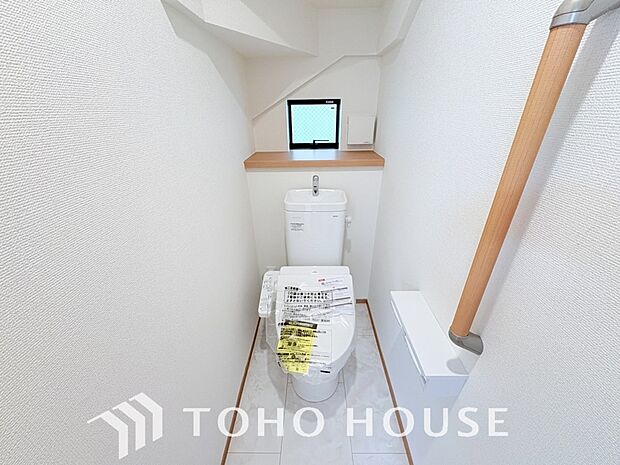 清潔な空間であって頂けますように、目に留まるだけではなく、汚れをふき取り易いフロアと壁紙をチョイス。