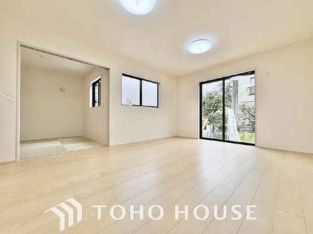 光が注がれる青い空から鮮やかに赤色にゆっくりと染まる。そんな優しい時間がここでは流れてゆく。