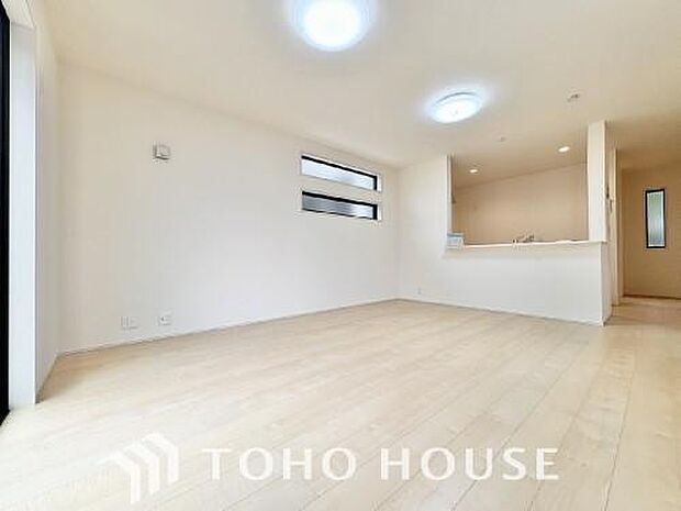 リビングも広く設け、訪れる人々を暖かく迎えてくれます。