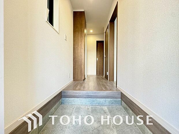 ゲストを招き、家族を迎える玄関は、ディスプレイや照明にこだわってみてはいかがでしょうか。