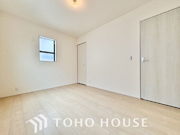 一日の疲れを癒やしてくれる主寝室。時を忘れて過ごす場所として過ごせるお部屋。