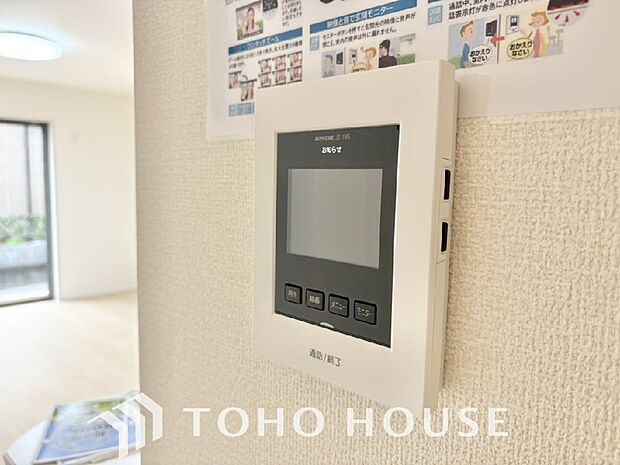 「見える安心」をカタチにしました。誰が来てもわかる様にモニター付きインターホンを設置。家事導線を考慮した個所に設置し、防犯性と利便性に優れ快適と安らぎを合わせた優しい設計。