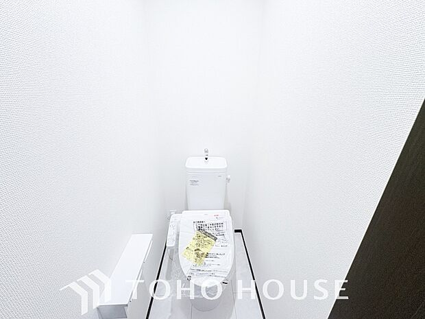 清潔な空間であって頂けますように、目に留まるだけではなく、汚れをふき取り易いフロアと壁紙をチョイス。