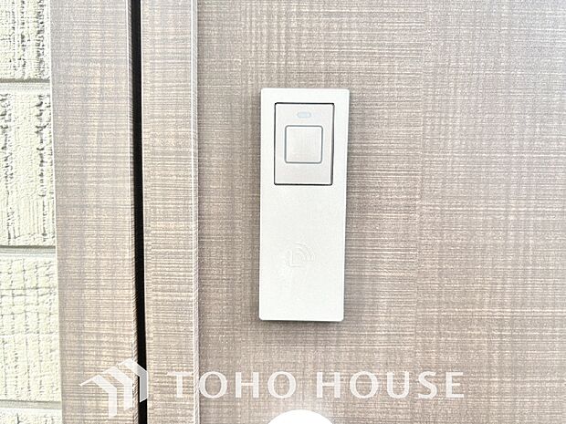 ICチップを用いたカードやボタンなどで玄関扉の鍵の施錠・解錠が出来る設備。