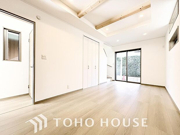 爽やかな通風と採光を存分に感じる事が出来る空間。毎日の暮らしに癒しをもたらす居心地の良いリビング。