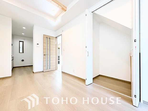 家族皆が集まる場所だからこそ、一番明るく使い勝手のいい空間に仕上げております。