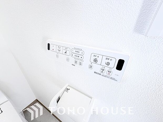 トイレには快適な温水洗浄便座付