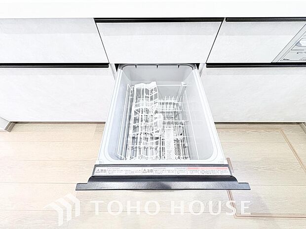 ビルトイン食洗機。高温のお湯や高圧水流を使うことにより汚れを効果的に落とすことができます。