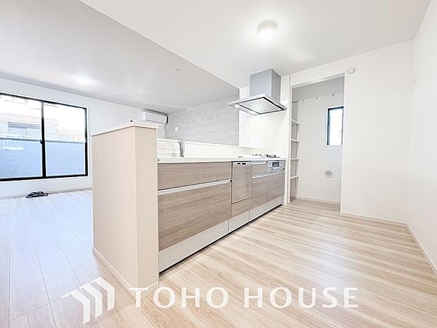 お料理の上手な方が、独壇場でお料理の腕を披露するスタイルに向いているキッチンです。