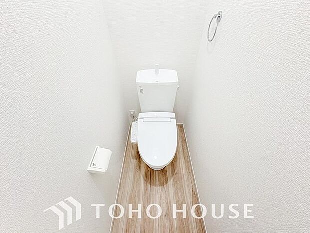 十分な広さと清潔感のあるカラーで纏まったおトイレ。時間に余裕とゆとりを持たせます。