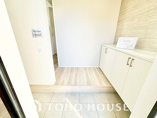 毎日みんなを見送り、そして迎え入れる場所だから。帰りたくなる家をテーマに設計した、自慢の玄関です。