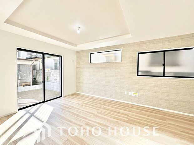 爽やかな通風と採光を存分に感じる事が出来る空間。毎日の暮らしに癒しをもたらす居心地の良いリビング。