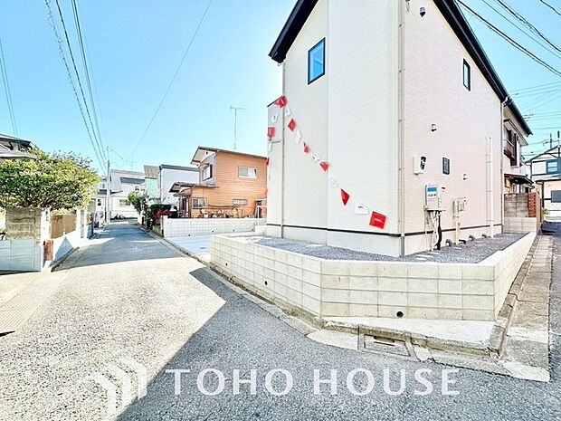 四季折々の変化を楽しめる心地よい場所。時間の経過と共に味わいが出る素敵な空間へ。