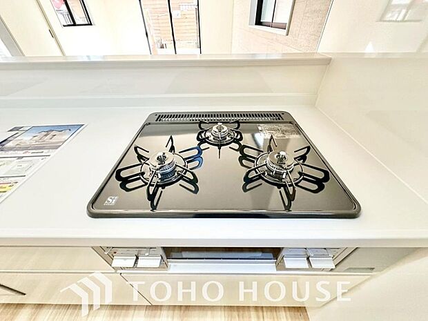 毎日料理をする、料理が好き、家族が多くて量を作る必要がある、等の方々にとっては必須の3口コンロ。