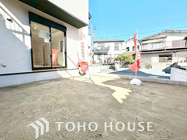 窓の先に庭があると風通しも良く、四季折々の変化も感じとることができそうですね。