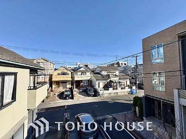 その豊かな眺望にふさわしい空間には、通風・採光にも優れ、心地よい光と風があふれています。